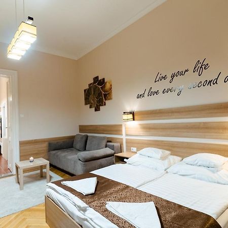 City Center Apartment Debrecen Buitenkant foto